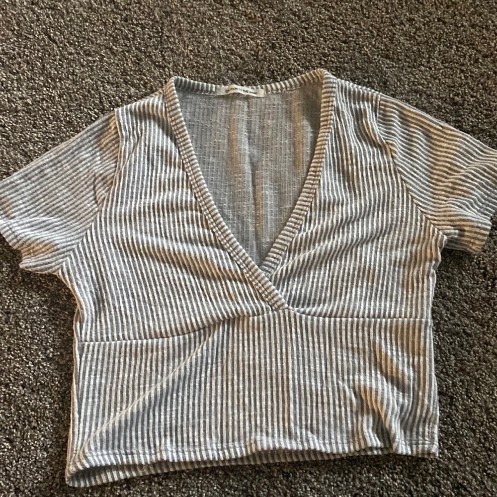 Grey and white crop top. Worn only once. Super cute.